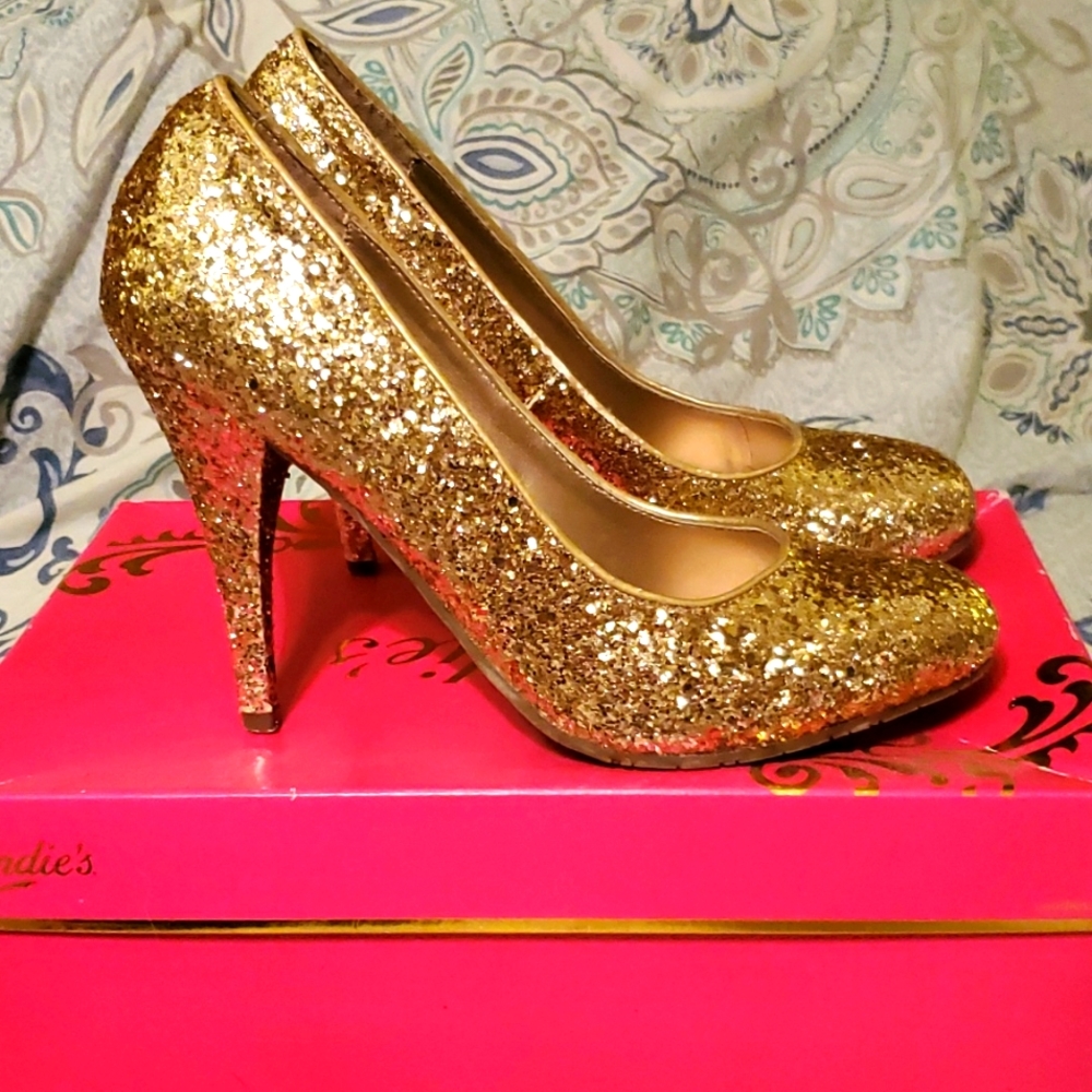 LAST CALL MUST GO Candies Carachell Gold heels size  9